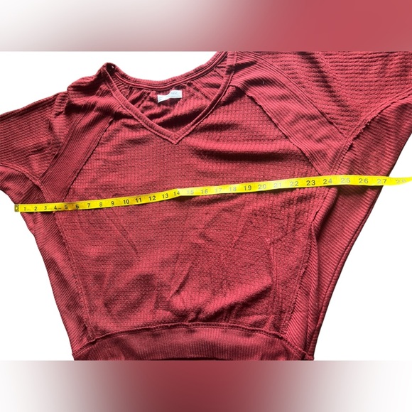 Free People Women’s Size Small Red Waffle Knit Slouchy Oversized V-Neck Top - Picture 8 of 9